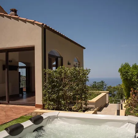 Breathtaking Sea Views & Jacuzzi In