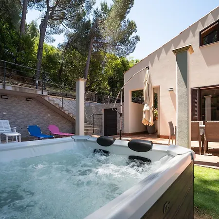 Breathtaking Sea Views & Jacuzzi In Villa Cefalù