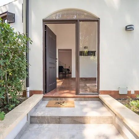 Breathtaking Sea Views & Jacuzzi In Villa Cefalù