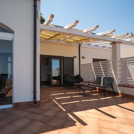 Breathtaking Sea Views & Jacuzzi In