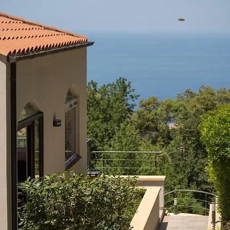 Breathtaking Sea Views & Jacuzzi In