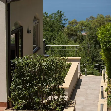 Breathtaking Sea Views & Jacuzzi In Villa